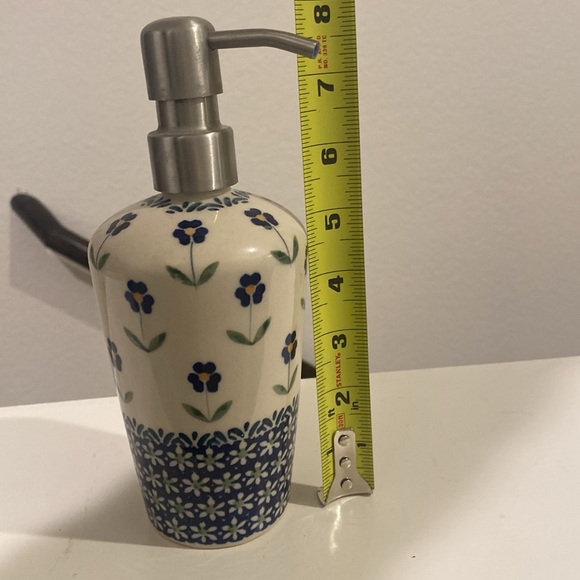 MANUFAKTURA
Blue Daisy Soap Dispenser - Picture 4 of 4